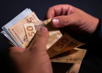 Teto salarial para agentes públicos é de R$ 44 mil mensais, mas auxílios, ressarcimentos e outros dispositivos criam os chamados “supersalários” • Marcello Casal Jr./Agência Brasil