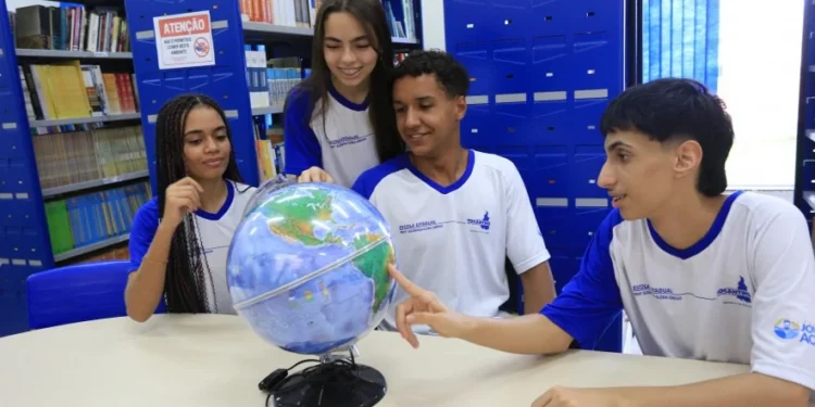 Podem participar da olimpíada estudantes da última fase do ensino fundamental e do ensino médio - Foto: Mari Rios/Governo do Tocantins file_download