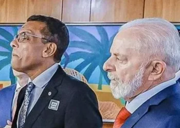 Otoni de Paula (MDB-RJ) em cerimônia com o presidente Lula no Planalto • 15/10/2024 - Ricardo Stuckert/PR