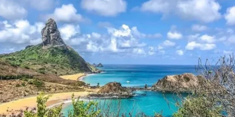 Turista mineiro morre após mergulho profundo em Fernando de Noronha