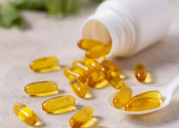 Biotina é uma vitamina solúvel em água que exerce funções importantes para a saúde da pele, cabelos e unhas • Freepik