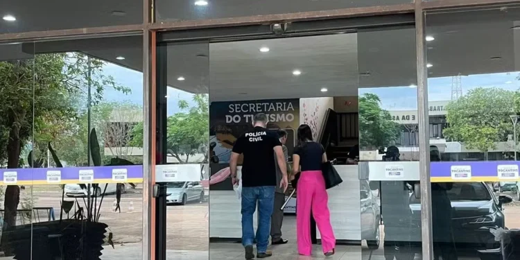 Secretarias do governo do Tocantins são alvos de operação da Polícia Civil. — Foto: TV Anhanguera/ Ana Paula Rehbein