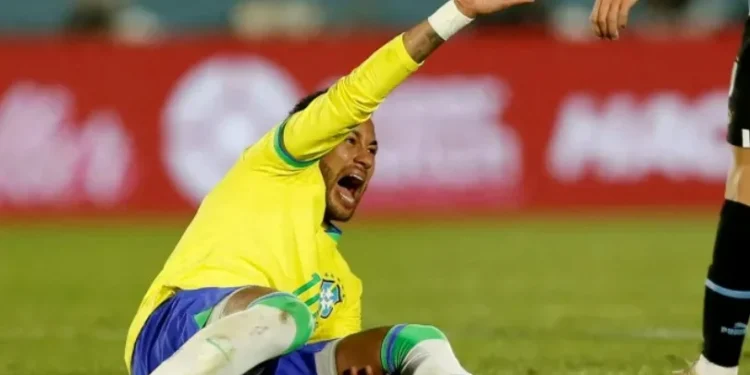 Lesão de Neymar completa um ano: veja como foi o período