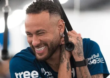 Neymar sorri em treino do Al-Hilal • Reprodução/Instagram Al-Hilal