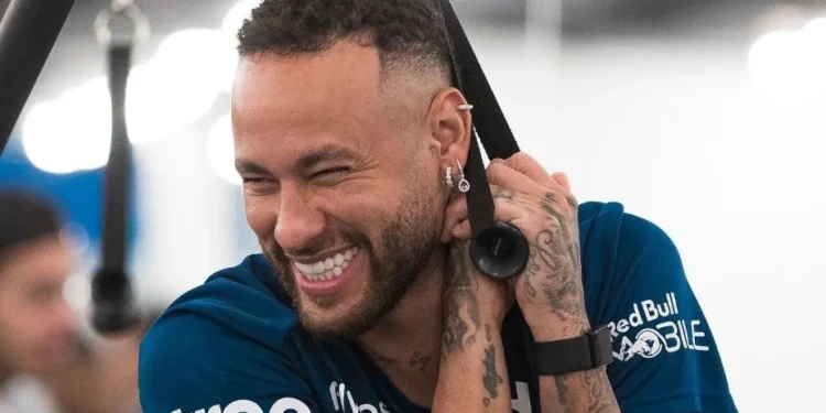 Neymar sorri em treino do Al-Hilal • Reprodução/Instagram Al-Hilal