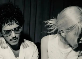 Bruno Mars e Rosé, do Blackpink, vão lançar uma música juntos na sexta-feira (18)