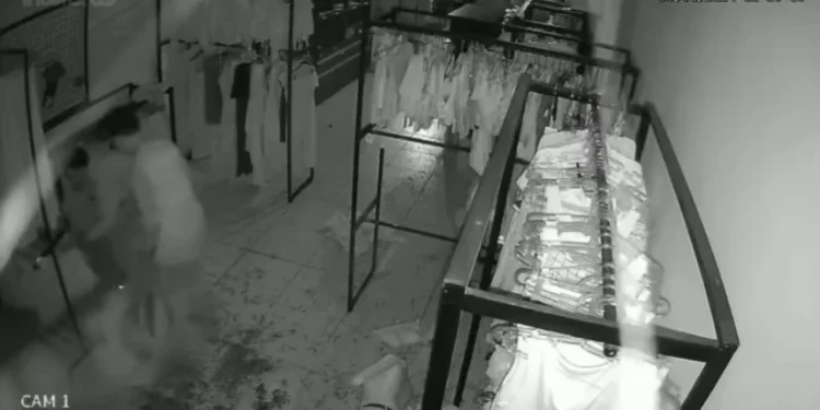 Loja de roupas é invadida e produtos são furtados na região norte de Palmas