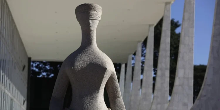 STF forma maioria contra revista íntima para entrada em presídios