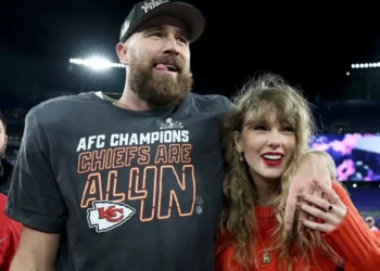 Travis Kelce e Taylor Swift estão namorando há aproximadamente um ano • Patrick Smith/Getty Images