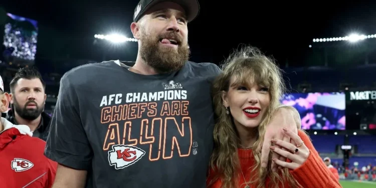 Travis Kelce e Taylor Swift estão namorando há aproximadamente um ano • Patrick Smith/Getty Images