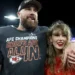 Travis Kelce e Taylor Swift estão namorando há aproximadamente um ano • Patrick Smith/Getty Images