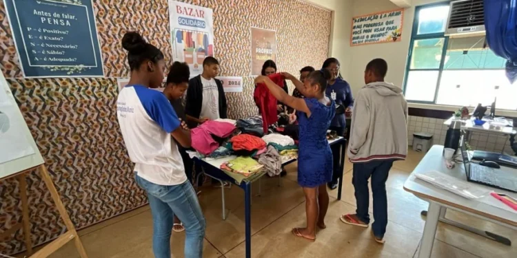 Bazar solidário é realizado na Escola Estadual de Tempo Integral Deoclides Muniz, em Almas - Foto: Crédito: Divulgação Seduc/Governo do Tocantins file_download