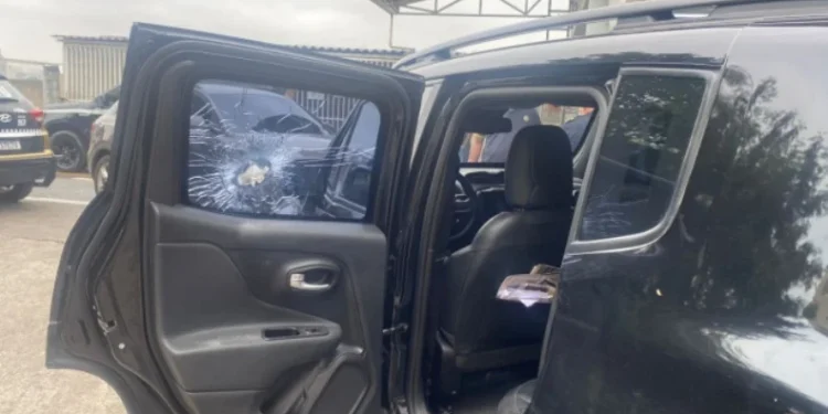 Carro de prefeito de Taboão da Serra foi perfurado em atentado