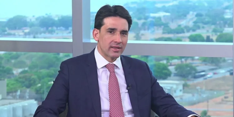 Governo vai entregar 130 aeroportos regionais em cinco anos, diz ministro à CNN