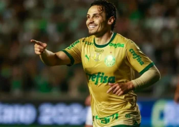 Raphael Veiga fez três gols na vitória de 5 a 3 do Palmeiras sobre o Juventude • Divulgação/Brasileiro