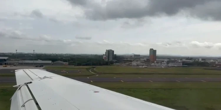 Após cinco meses fechado, aeroporto de Porto Alegre retoma operação comercial nesta segunda-feira