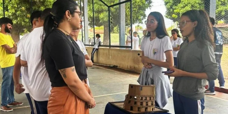 Escola de Tocantinópolis promove exposição de história sobre Roma Antiga