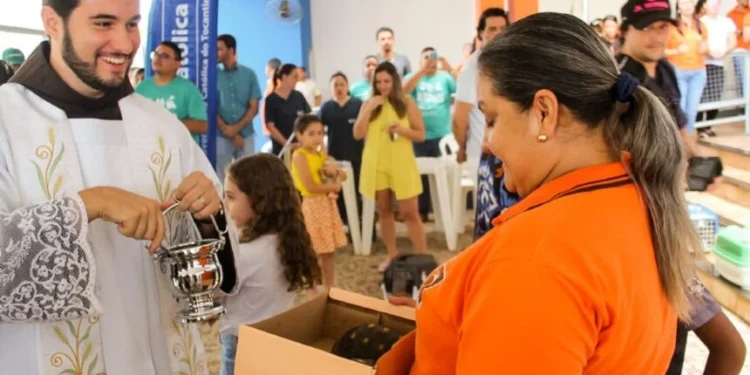 “Bênção dos Animais”: Colégio de Palmas promove evento com adoção de pets