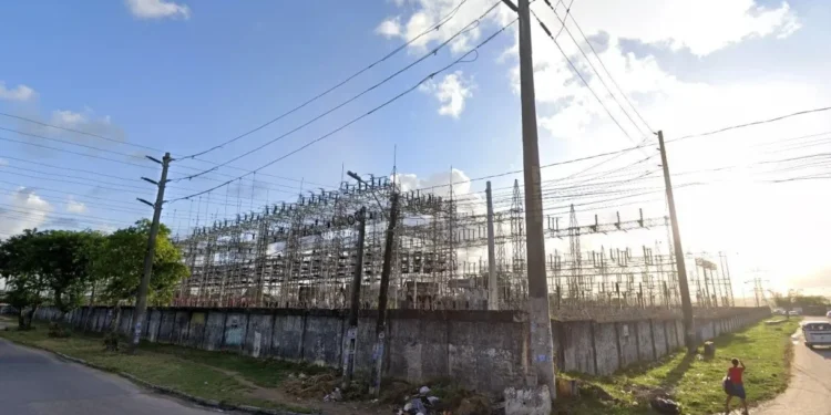 Explosão em subestação de energia provoca apagão no Grande Recife