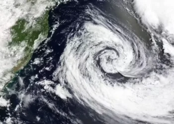 Ciclone extratropical chega ao Brasil com alto risco de tempestades