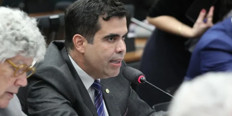 Aprovado relatório de Ayres que garante pessoa com deficiência ter acompanhante