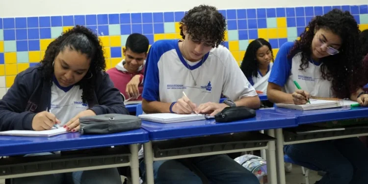 Escolas estaduais focam na preparação dos estudantes para as provas do Enem 2024