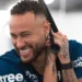 Neymar provoca amigo com camisa do São Paulo, e torcedores reagem