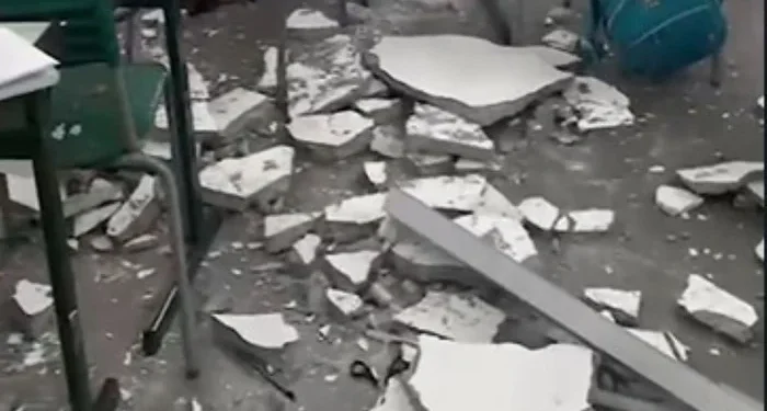 Teto de sala de escola estadual desaba e aluna é ferida em SP
