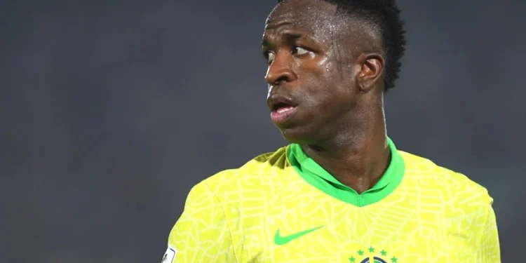 Por que Vini Jr. não repete na Seleção o que faz no Real?