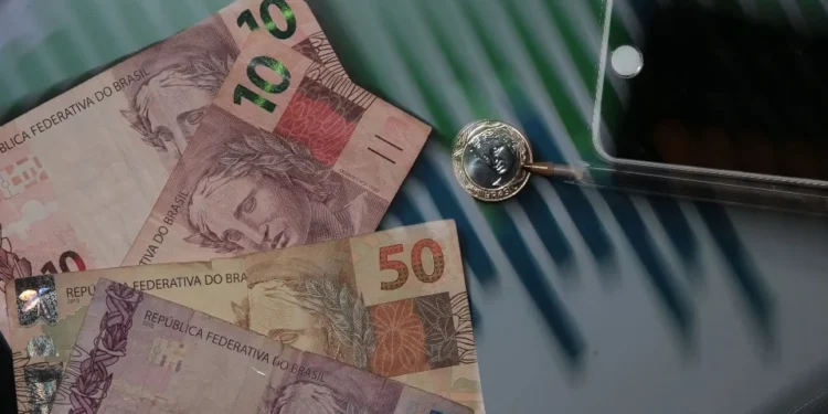 FMI piora projeções para contas públicas do Brasil e vê superávit primário a partir de 2027