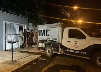 IML vai fazer os exames para identificar as circunstâncias da morte - Foto: Ana Paula Rehbein/TV Anhanguera.