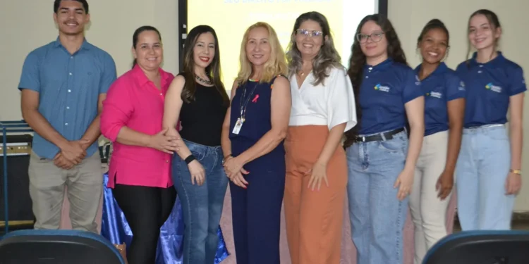 apontaram todas as ferramentas do Procon e seus deveres perante o consumidor, como também se aprofundaram nos direitos dos consumidores, garantindo um amplo conhecimento para os alunos presentes. - Foto: Ascom Procon/Governo do Tocantins