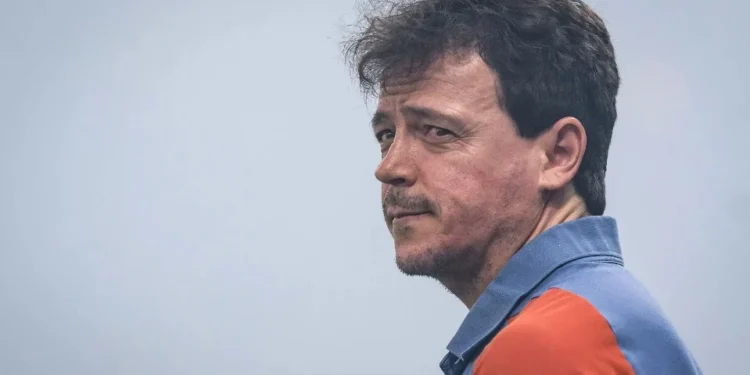 Sem vencer pelo Cruzeiro, Fernando Diniz terá desafios contra o Athletico-PR