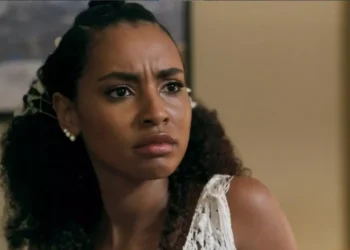 Mavi (Chay Suede) tentará manipular Viola (Gabz) com ex-noivo problemático dela • Reprodução/TV Globo