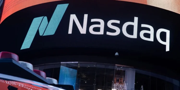 Logo do Nasdaq • Jeenah Moon/Reuters
