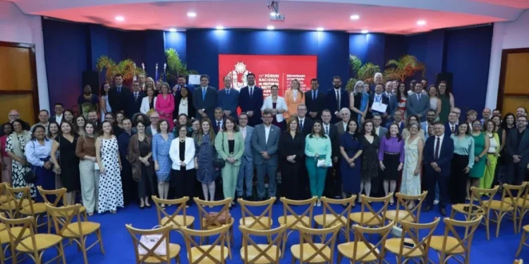 Reitores e educadores na abertura do 72º Fórum da Abruem, evento acontece até sexta-feira, 25 - Foto: Nonato Silva/ Dicom Unitins file_download