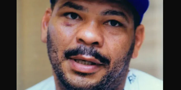 Brasil, São Paulo, SP, 04/03/1995. Retrato do pugilista brasileiro Adilson Rodrigues Maguila, com hematoma no olho direito, durante entrevista. • SILVIO RICARDO RIBEIRO/ESTADÃO CONTEÚDO/AE