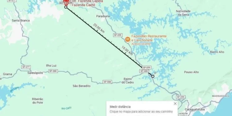 Distância entre os locais dos dois acidentes é de aproximadamente 30 km; ponto vermelho representa onde o avião caiu em 23 de outubro • Reprodução/Google Maps