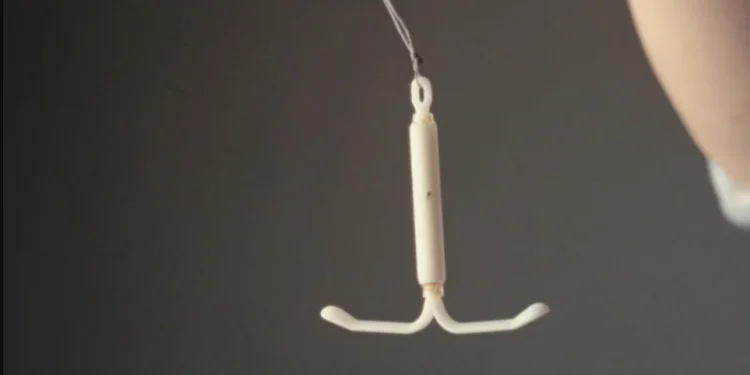 DIU hormonal pode causar câncer de mama? Entenda