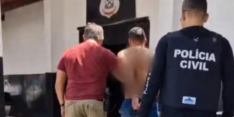 Homem descobre troca de mensagens da companheira e atira contra comércio para ‘advertir’ empresário, diz polícia