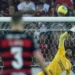 Corinthians notificará Flamengo da compra de Hugo Souza nesta sexta-feira (25)