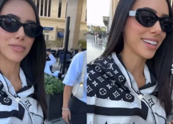 Bruna Biancardi mostra look improvisado para cobrir os ombros na Arábia Saudita • Instagram/ Bruna Biancardi