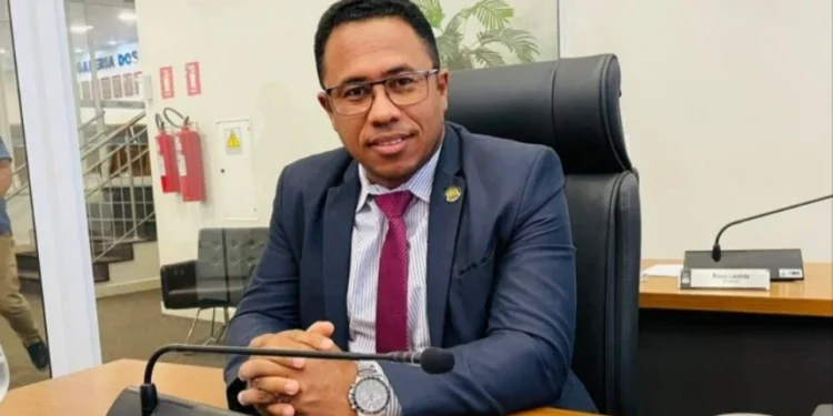 Vereador Daniel Nascimento requer limpeza das lixeiras na estação Javaé, em Taquaralto