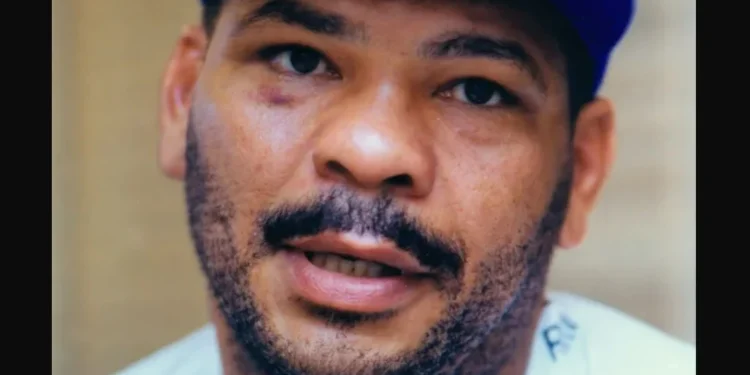 Brasil, São Paulo, SP, 04/03/1995. Retrato do pugilista brasileiro Adilson Rodrigues Maguila, com hematoma no olho direito, durante entrevista. • SILVIO RICARDO RIBEIRO/ESTADÃO CONTEÚDO/AE