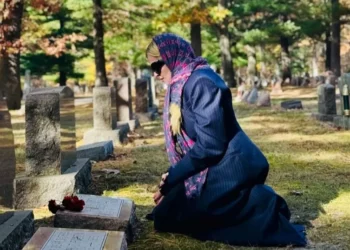 Madonna visita o túmulo da família • Instagram/Madonna