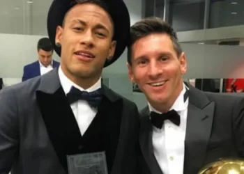 Neymar e Messi durante a cerimônia da Bola de Ouro de 2016 • Reprodução/Instagram