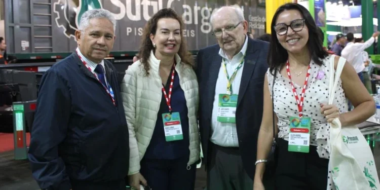 Técnicos do Governo em visita à Atlantic C02, que utiliza tecnologia de combustão capaz de transformar biomassa em bioóleo, biogás e biochar