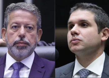 Uma das possibilidades para o anúncio de apoio de Lira (à esquerda) a Motta é que seja convocada uma entrevista coletiva nesta terça • Arquivo - Mário Agra/Câmara dos Deputados