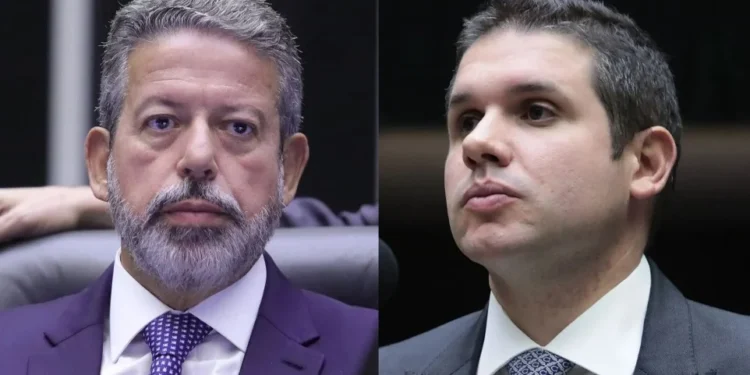 Uma das possibilidades para o anúncio de apoio de Lira (à esquerda) a Motta é que seja convocada uma entrevista coletiva nesta terça • Arquivo - Mário Agra/Câmara dos Deputados