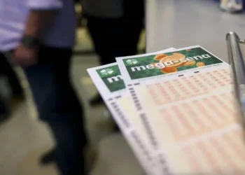 Aposta simples, com seis números marcados, custa R$ 5 • Marcelo Camargo/Agência Brasil